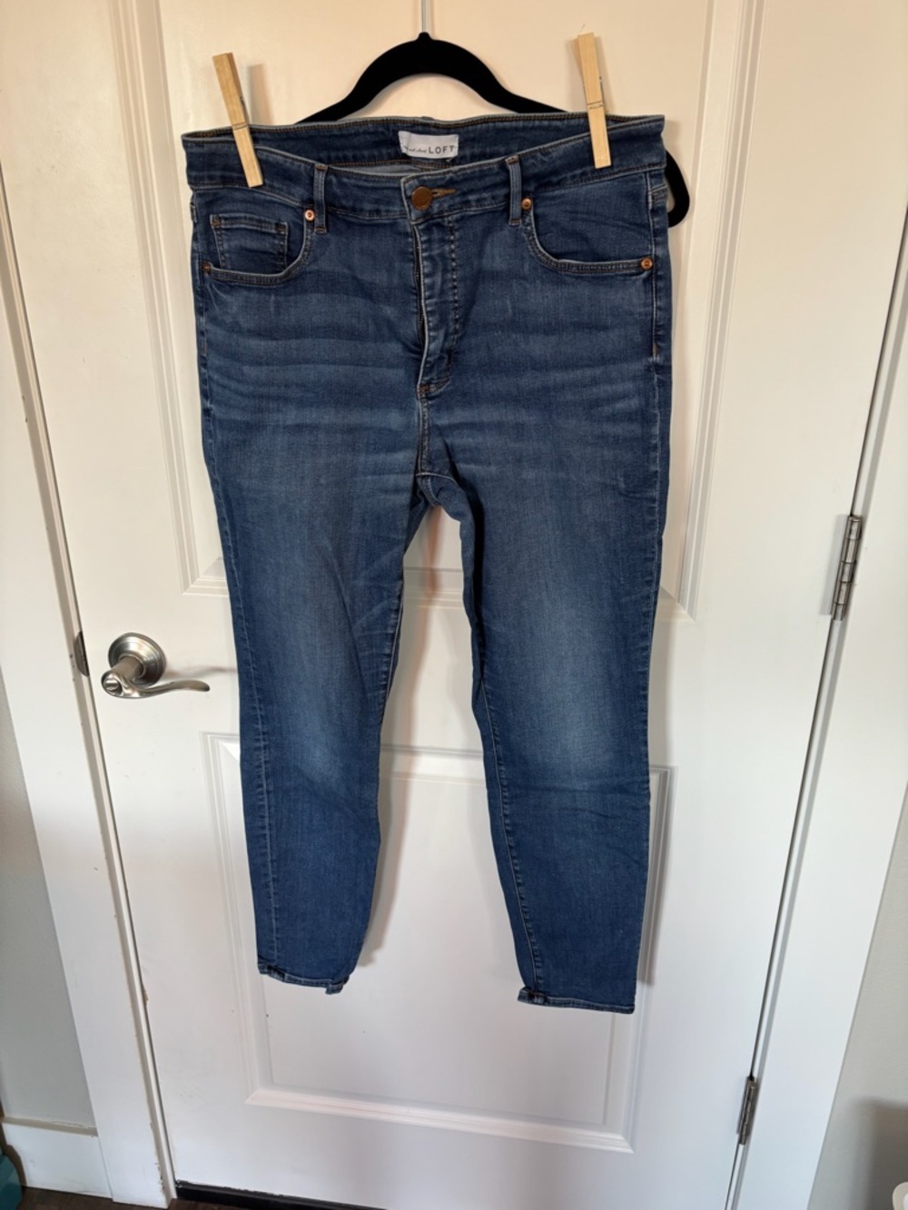 LOFT Cropped Ankle Skinny Jeans in Medium Blue Wash